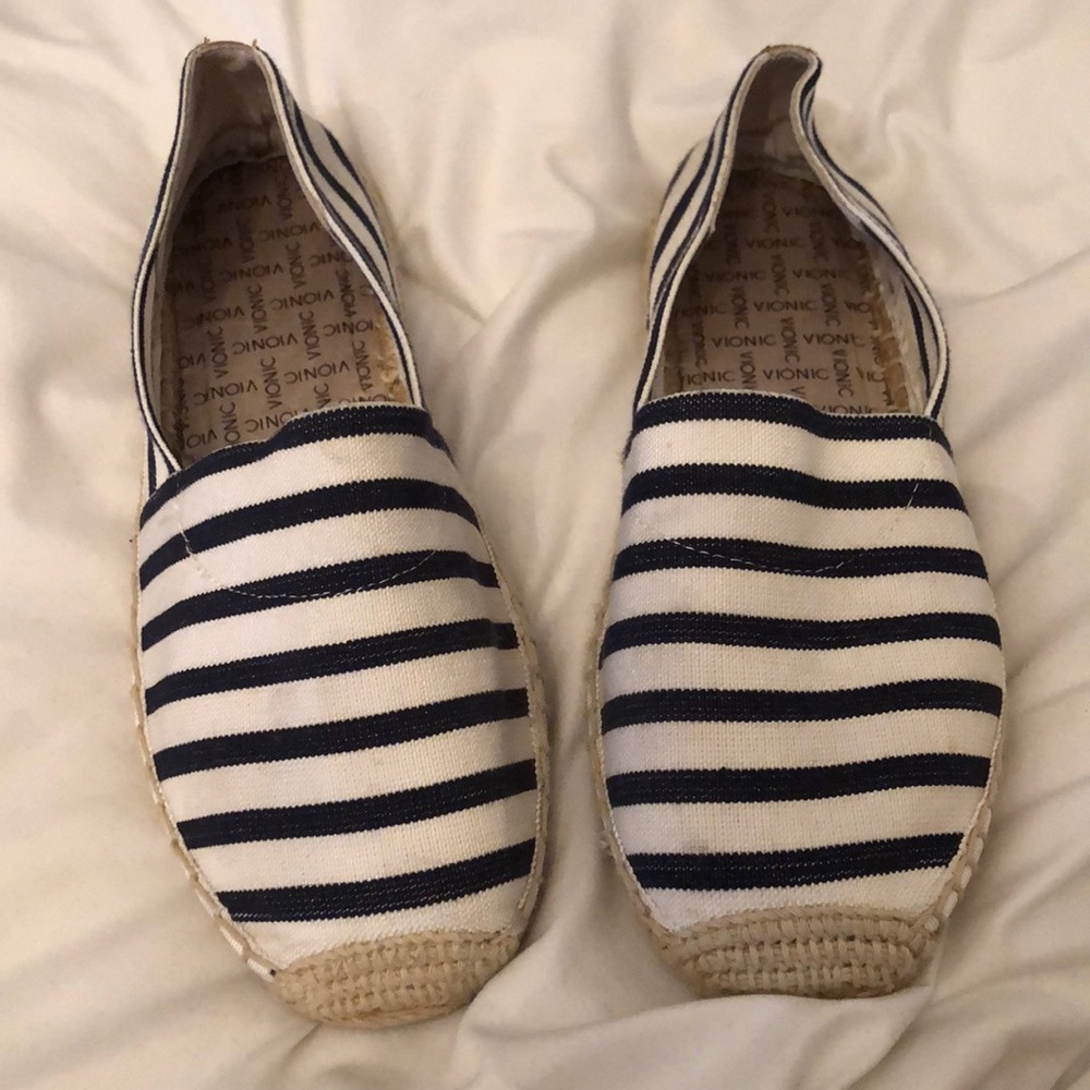 Vionic Slip On Shoes with no insole